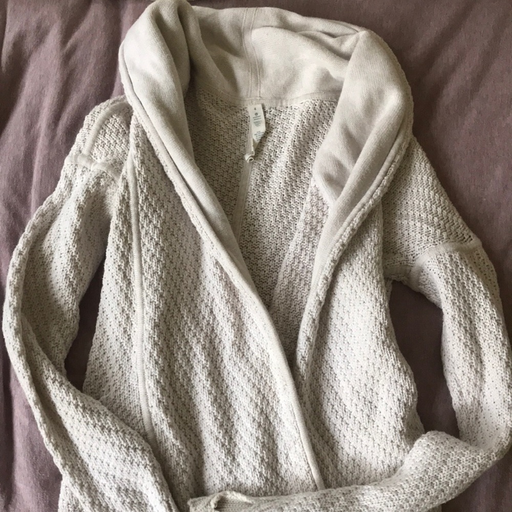 Lululemon sweater size 4